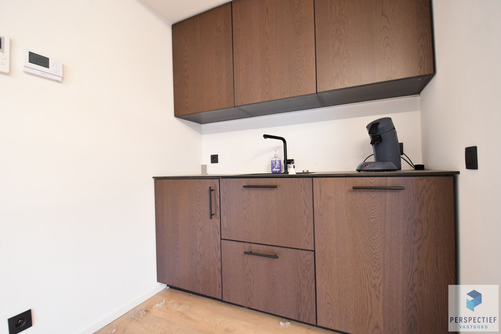 Strategisch gelegen handelsgelijkvloers op een zichtlocatie foto 10