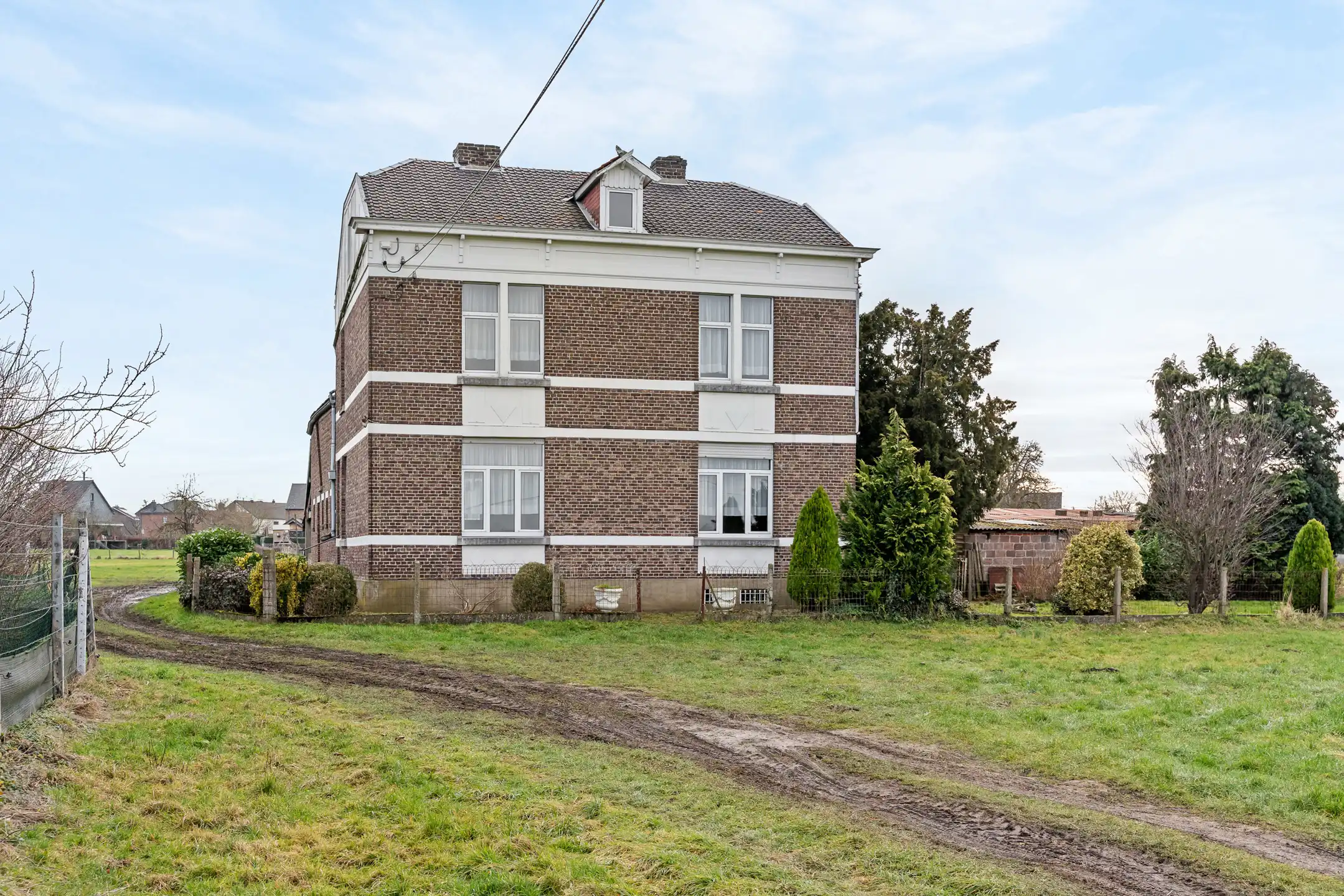 Uniek landhuis op 13.986m2 te Moelingen foto 2