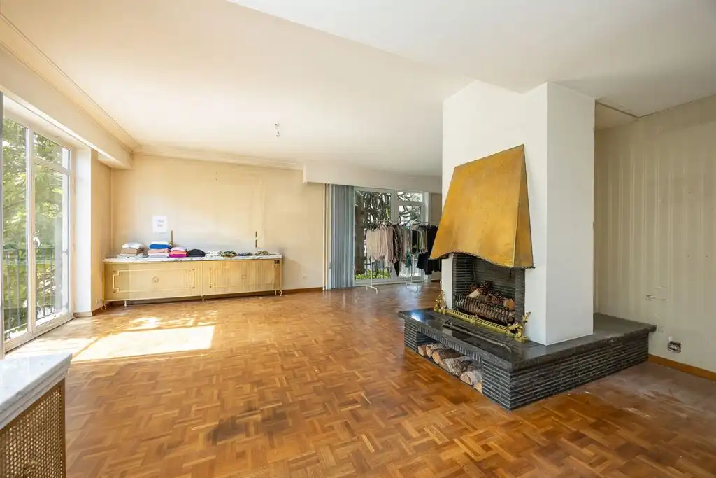 Gigantisch te renoveren appartement met 4 slpk foto 3