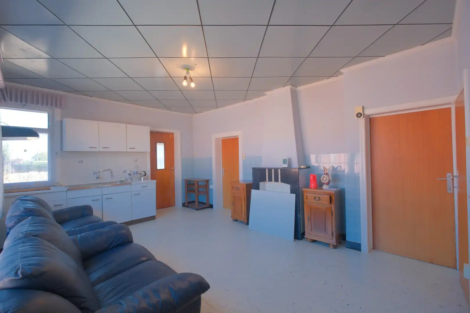 Kortemark - Rustig gelegen woning met 2 loodsen! foto 10