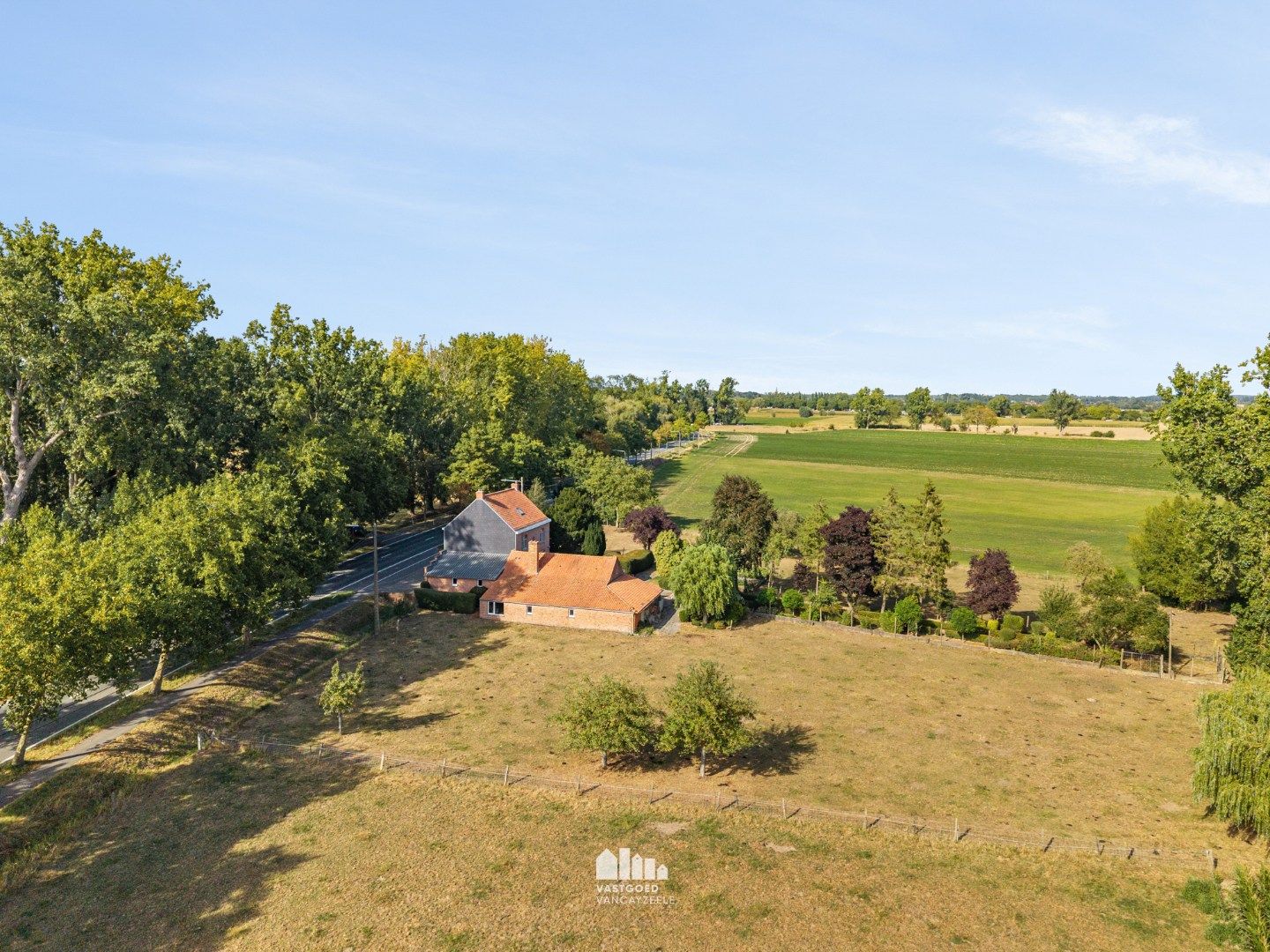 Woning met prachtig open zicht op tuin/weide en achterliggende velden – perceel van 1,67 HA foto 30