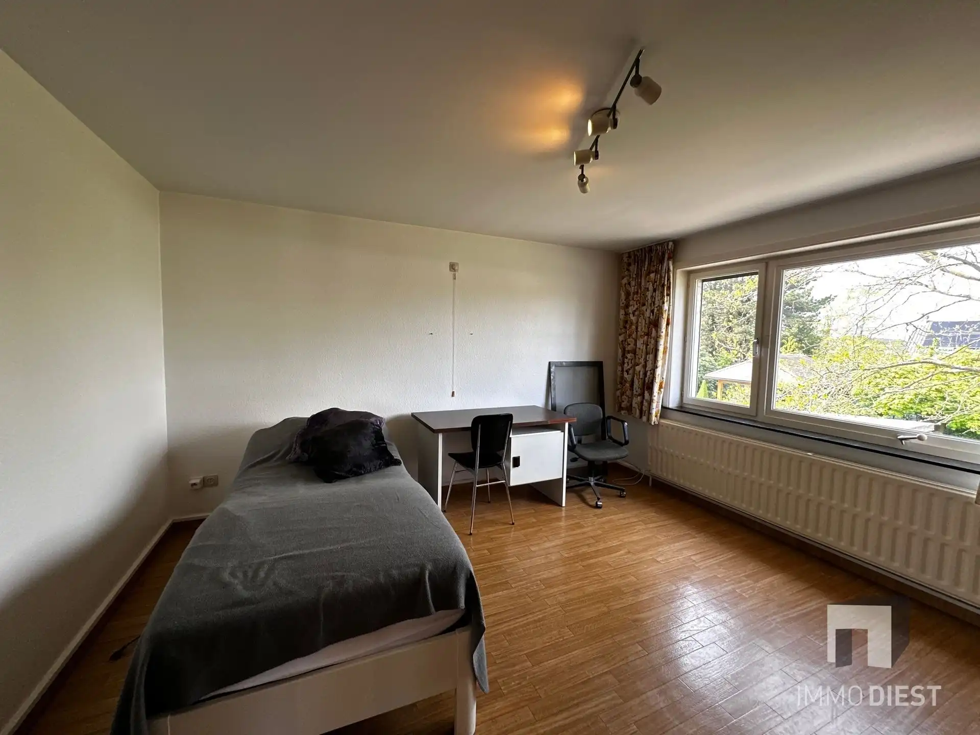 Gezinswoning met 4 slaapkamers en mooie tuin foto 18