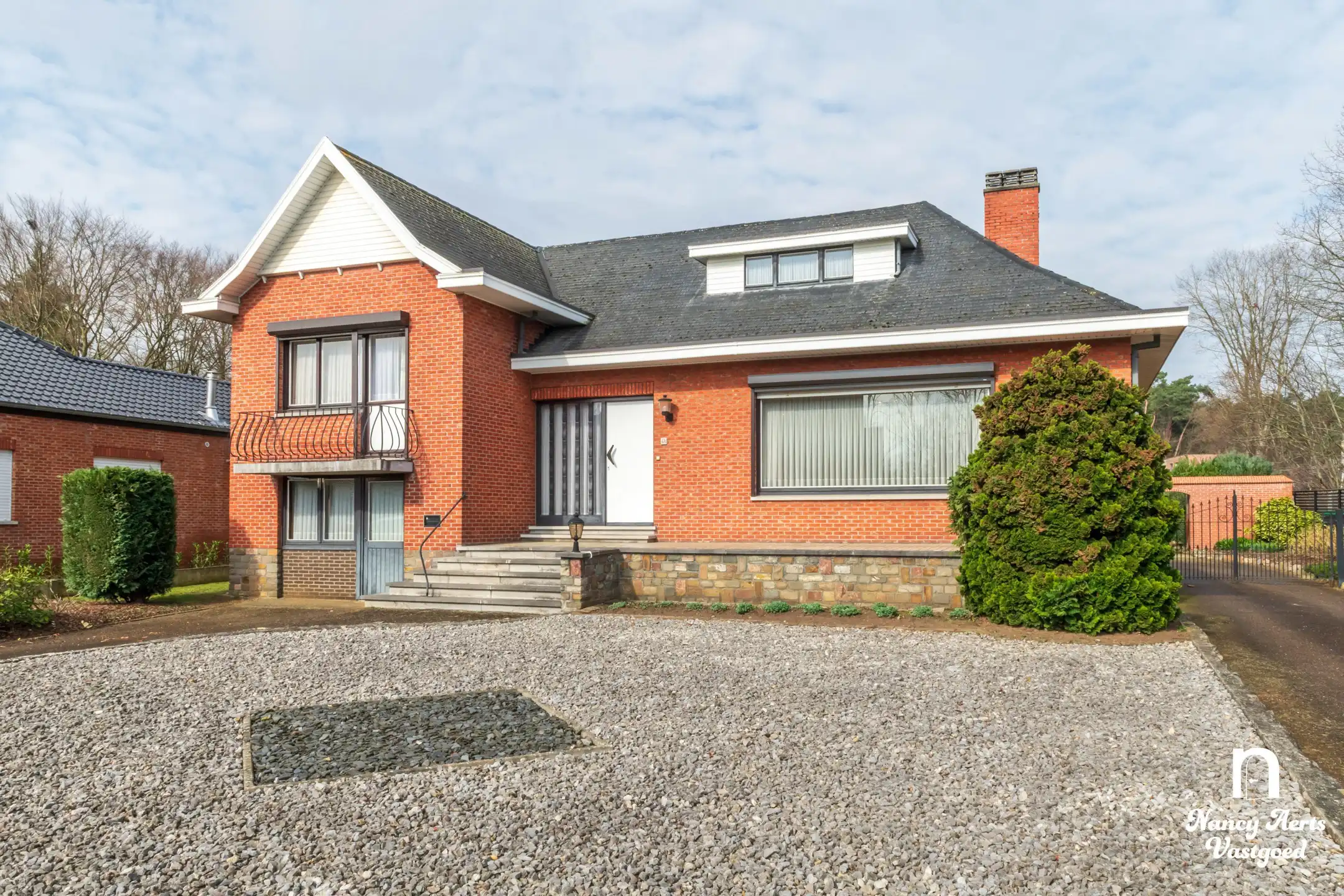 Hoofdfoto van de publicatie: Karaktervolle woning met groene tuin in een rustige straat