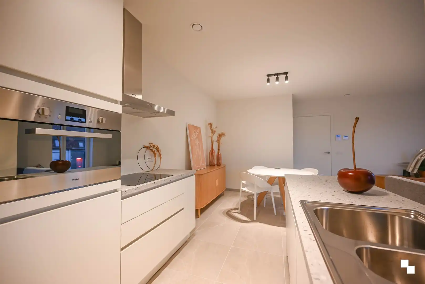 hoekappartement met aangenaam terras foto 8