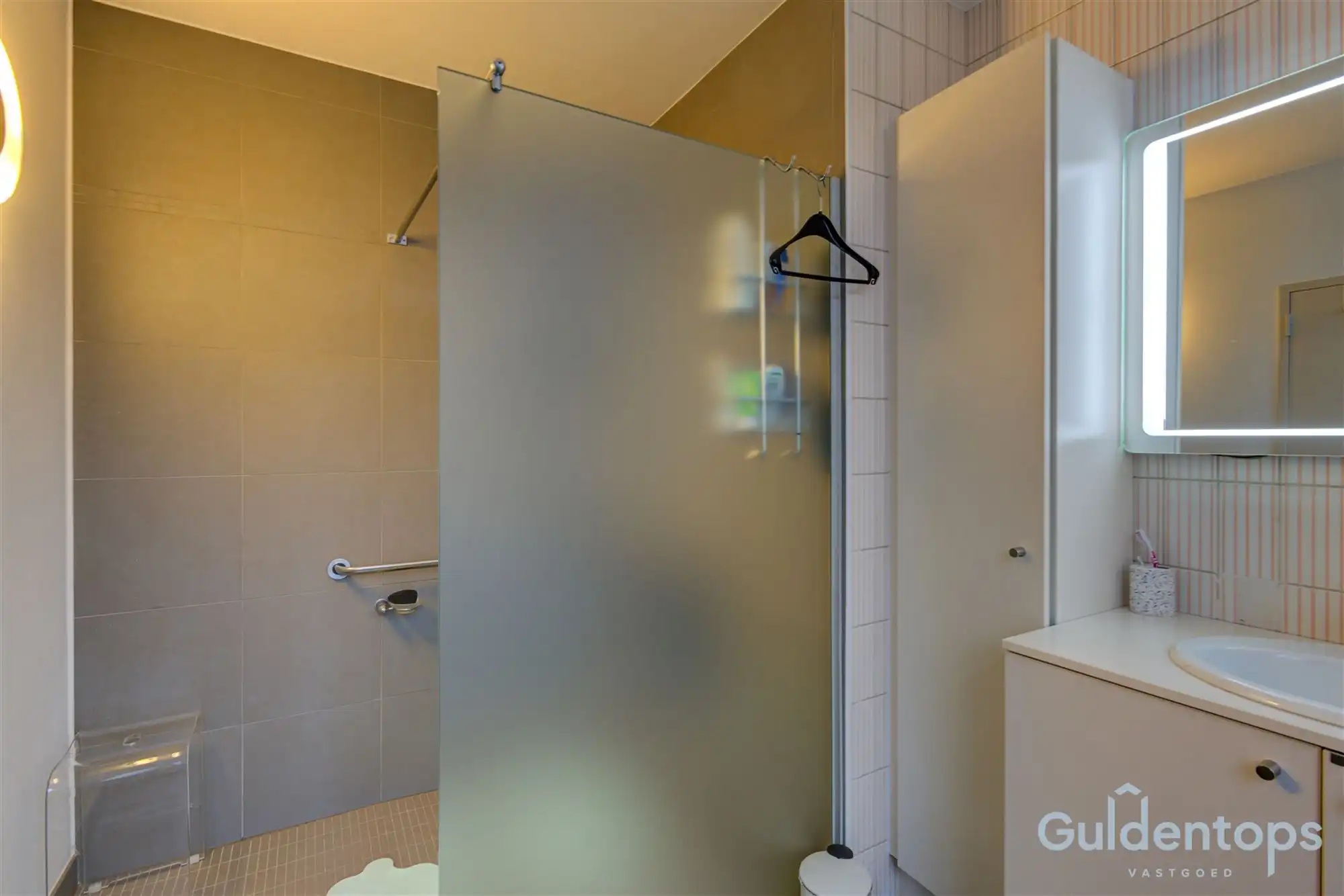 Knappe villa op exceptioneel perceel in gegeerde wijk foto 25