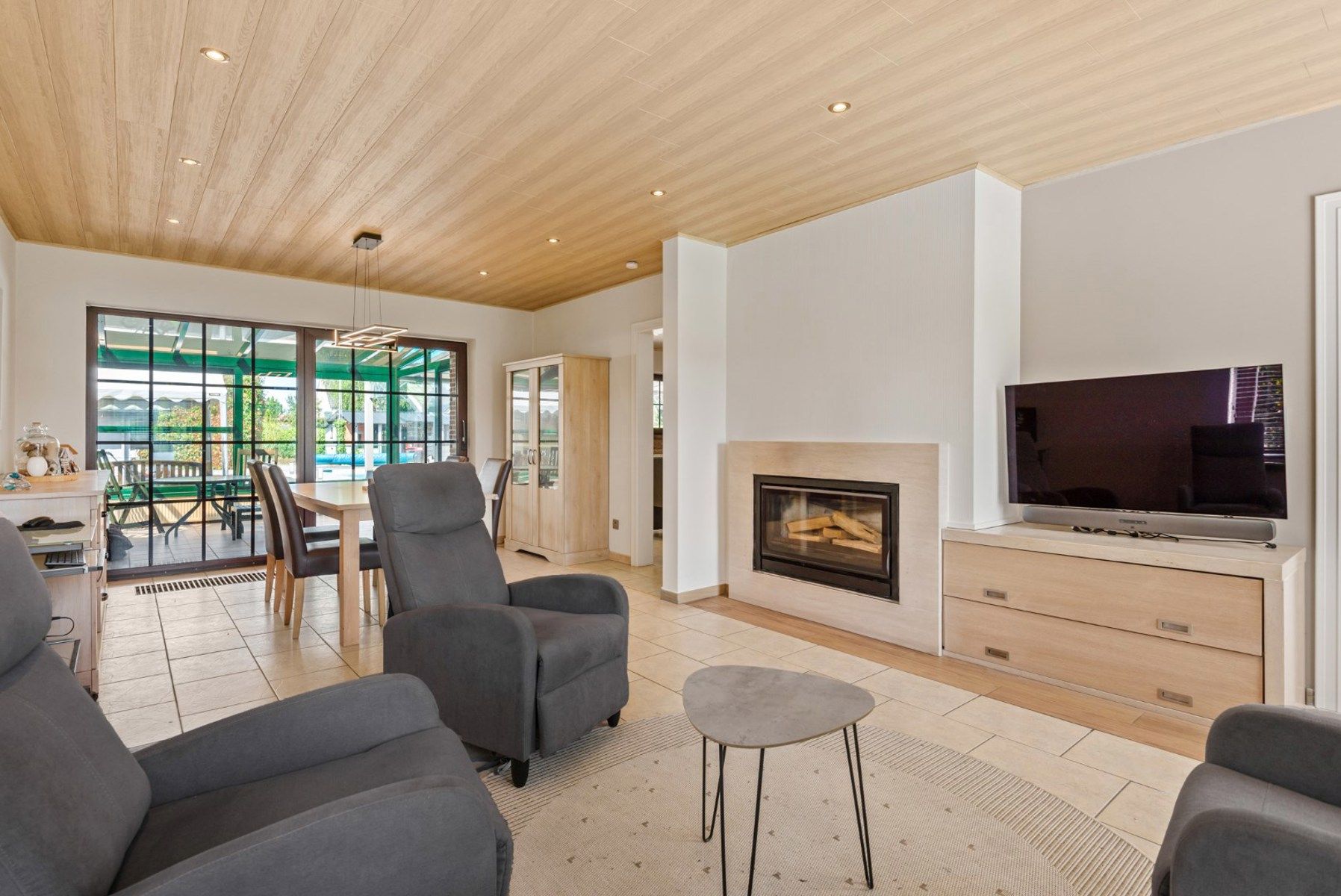 Ruime villa met 5slk en verwarmd zwembad op 2450m² foto 5