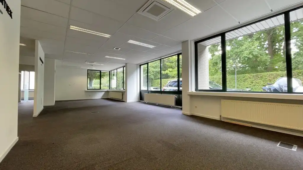 Ingedeeld gelijkvloers kantoor vlakbij N171 te Kontich foto 3