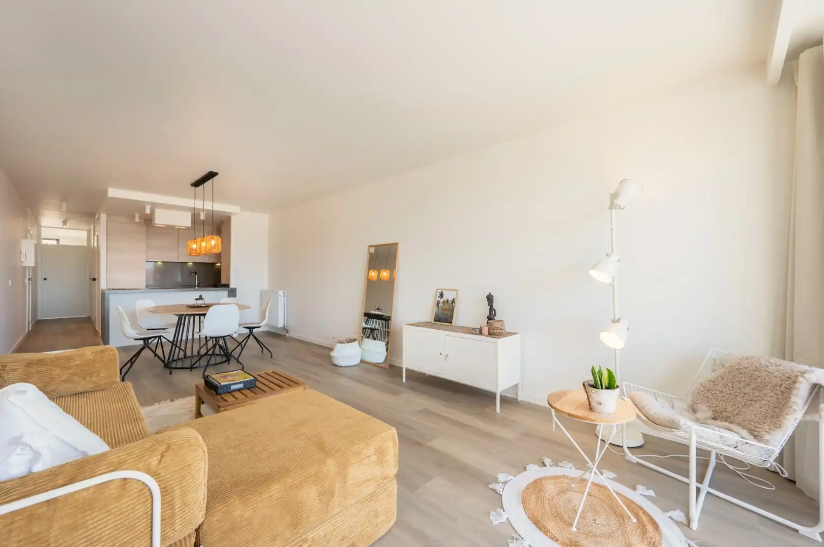 Zonnig, gerenoveerd appartement vlak bij zee met terras foto 5