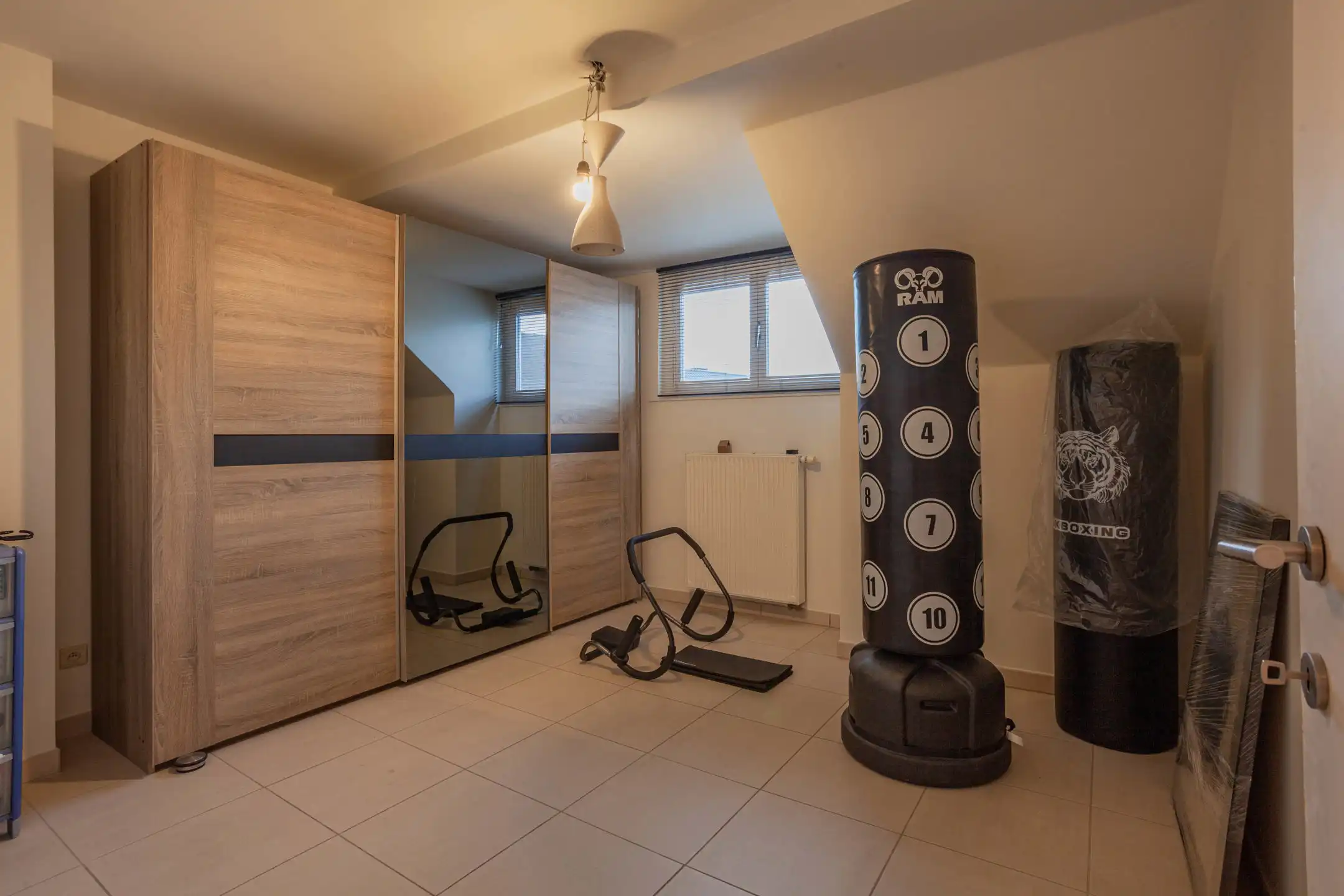 Opbrengsteigendom met handelsruimte en 2 grote appartementen foto 17