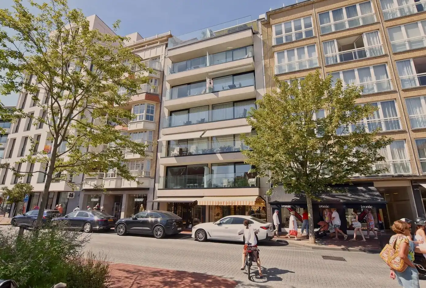 Toplocatie in het Zoute: gerenoveerd appartement met mooi terras en open zicht  foto 21