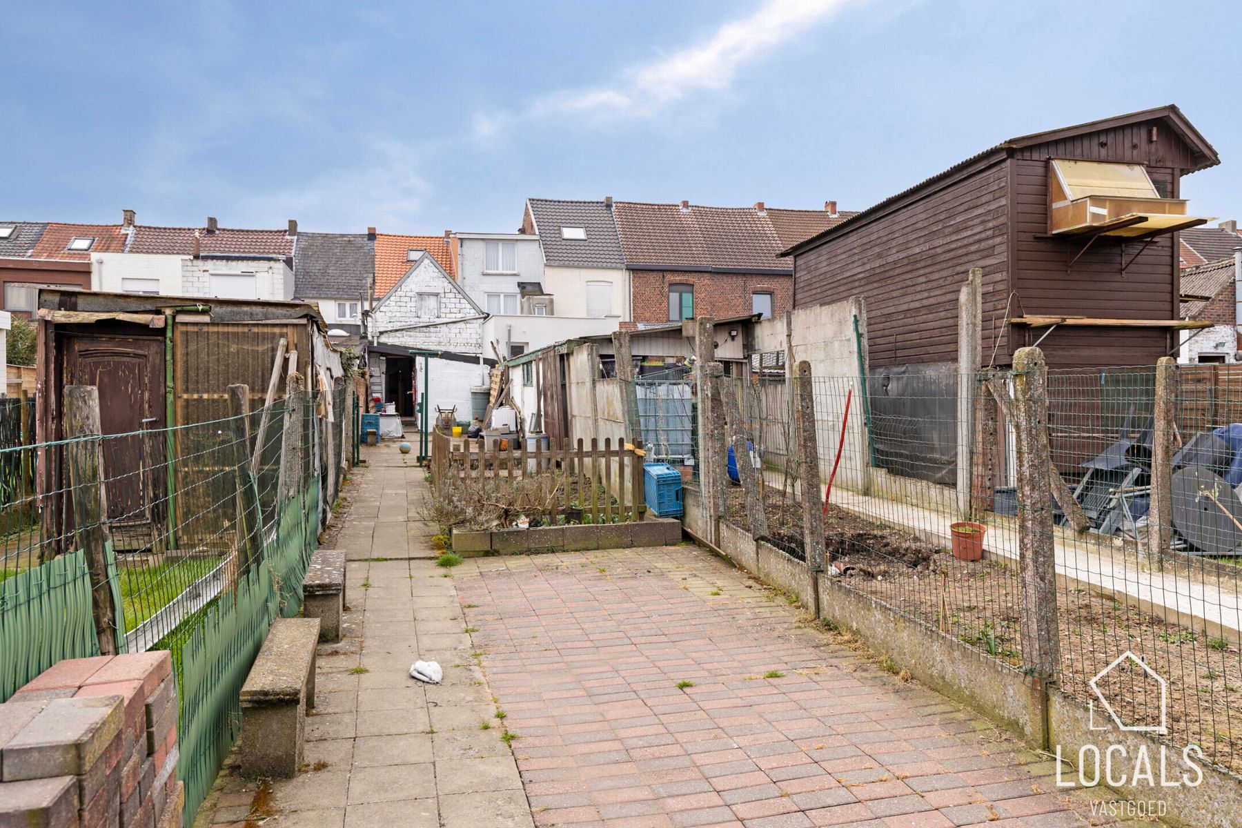 Instapklare gezinswoning met stadstuin en parkeerplaats foto 14