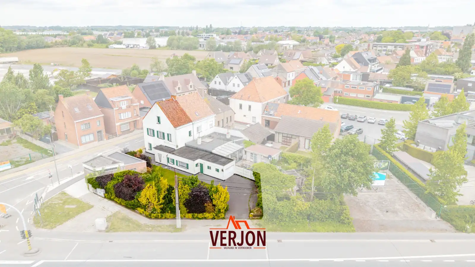 Kijkdag 30/05/2026! Eigendom met commerciële visibiliteit en veel potentieel foto 2