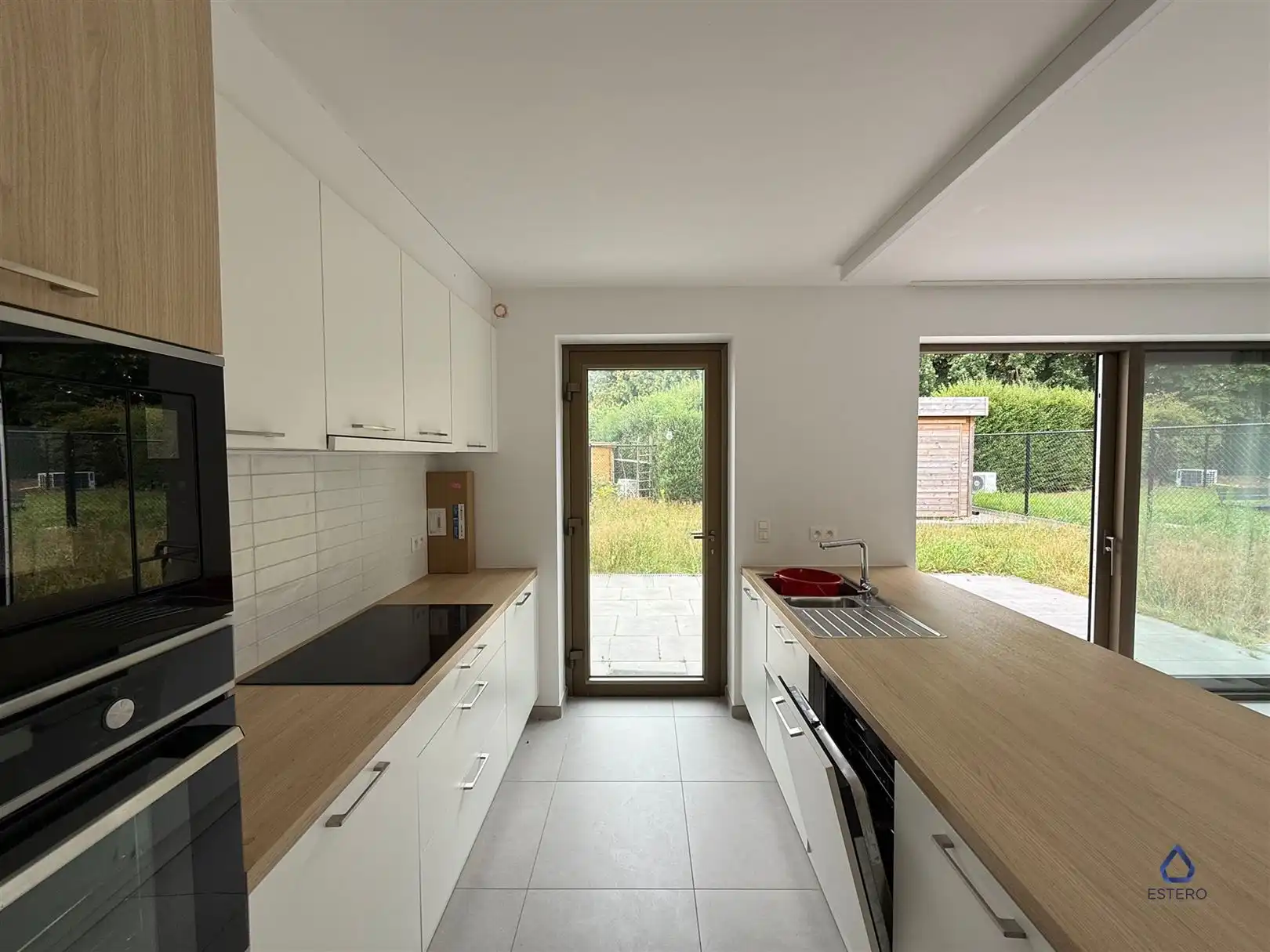 Nieuwbouwwoning met 4 slpk en carport foto 6