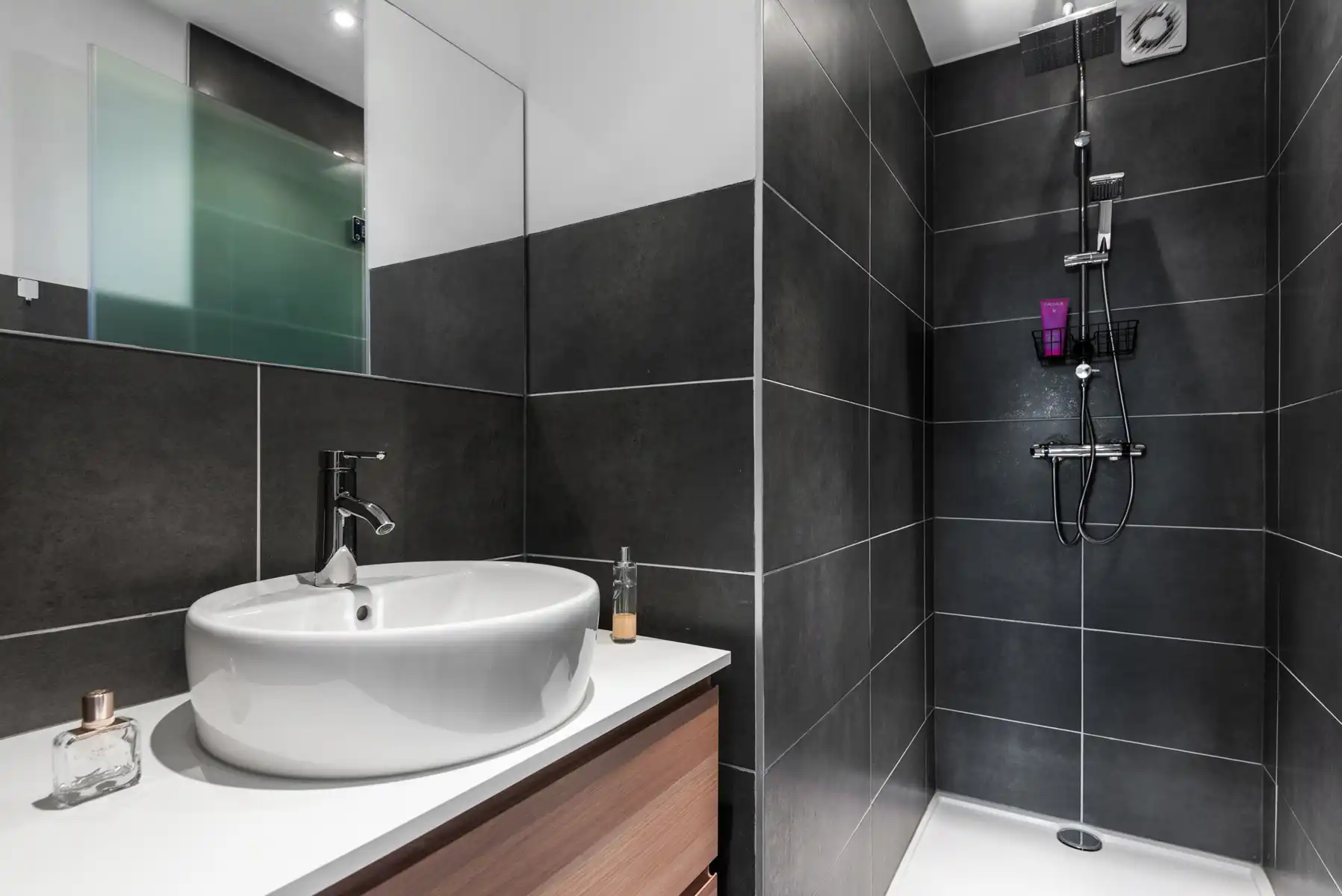 Atypisch ruim appartement met drie slaapkamers foto 20