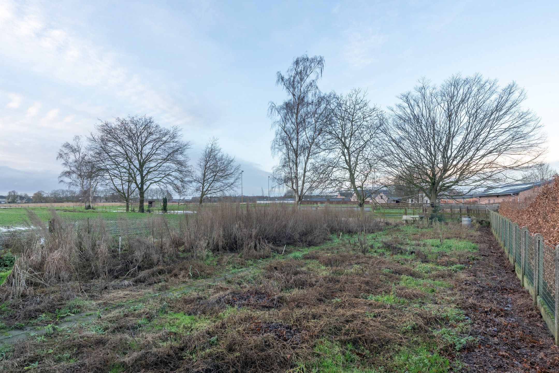 Bouwgrond op mooi perceel van 720 m² op het westen foto 1