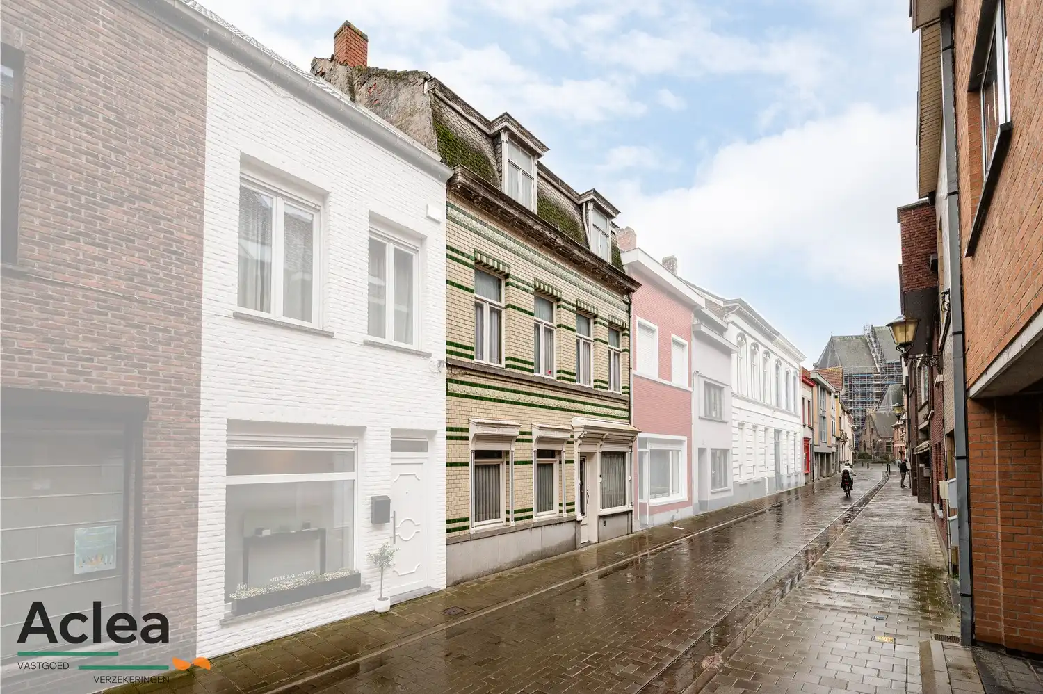 Ruime authentieke woning in het centrum van Eeklo foto 2