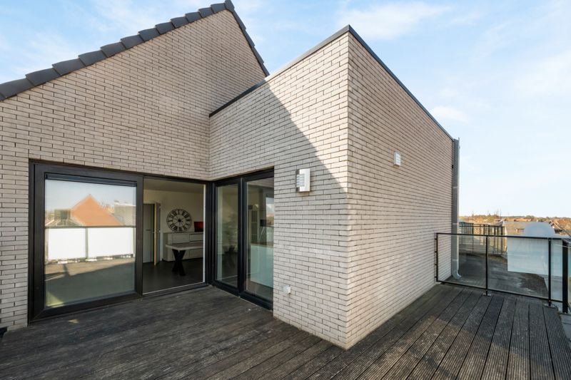 Roeselare nabij Station : Penthouse appartement met 2 slpks en zolder op de derde verdieping van een nieuw gebouwde Residentie genaamd "Residentie Arena" opp 110 m² foto 9