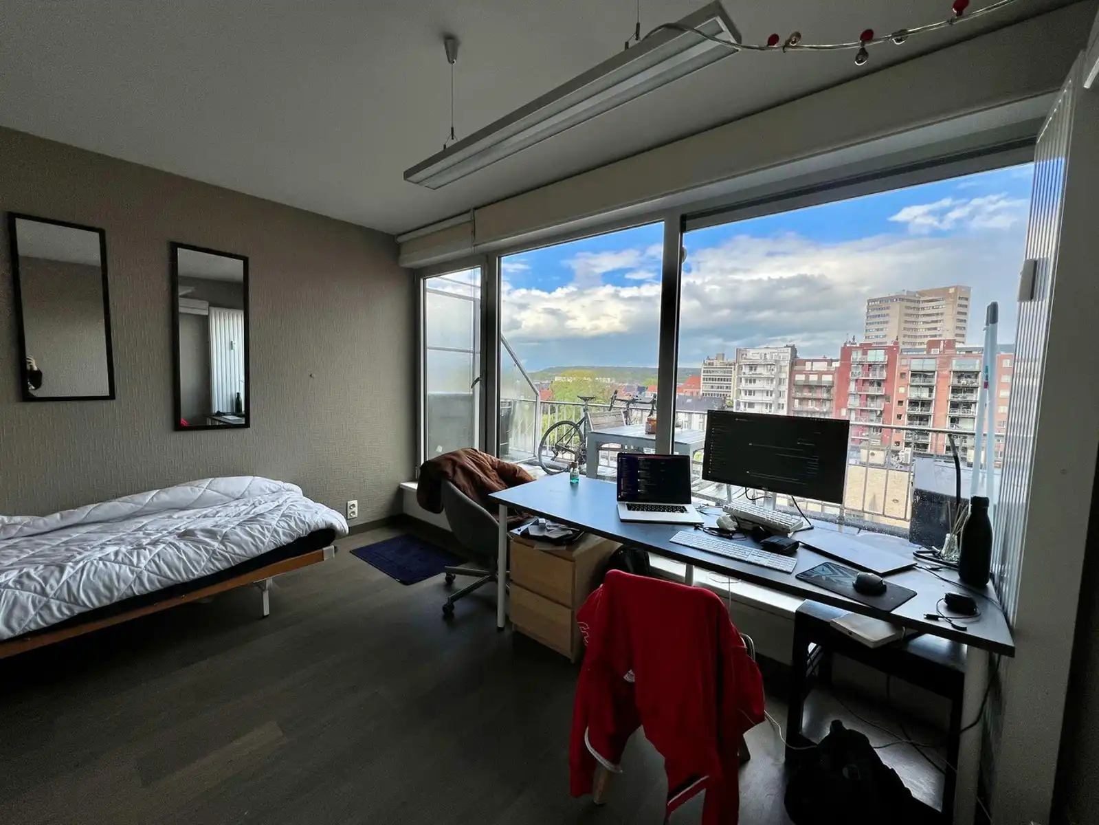 Lichtrijke, gerenoveerde studio met terras te huur in Leuven foto 2