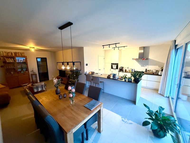 Recente, instapklare woning met 3 ruime slaapkamers en garage foto 8