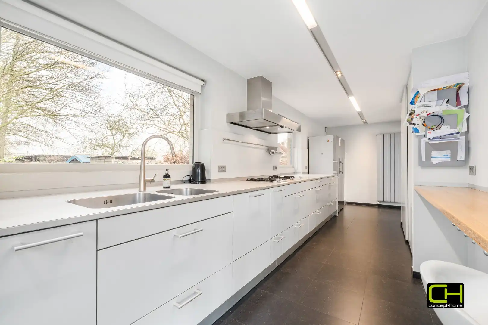 Ruime woning op een perceel van 4.949 m² te koop in Lievegem foto 8
