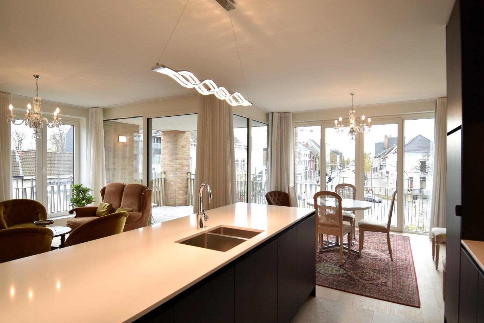 Instapklaar 2-slaapkamerappartement met autostaanplaats en kelderberging te koop in residentie 't Vrije te Harelbeke foto 5