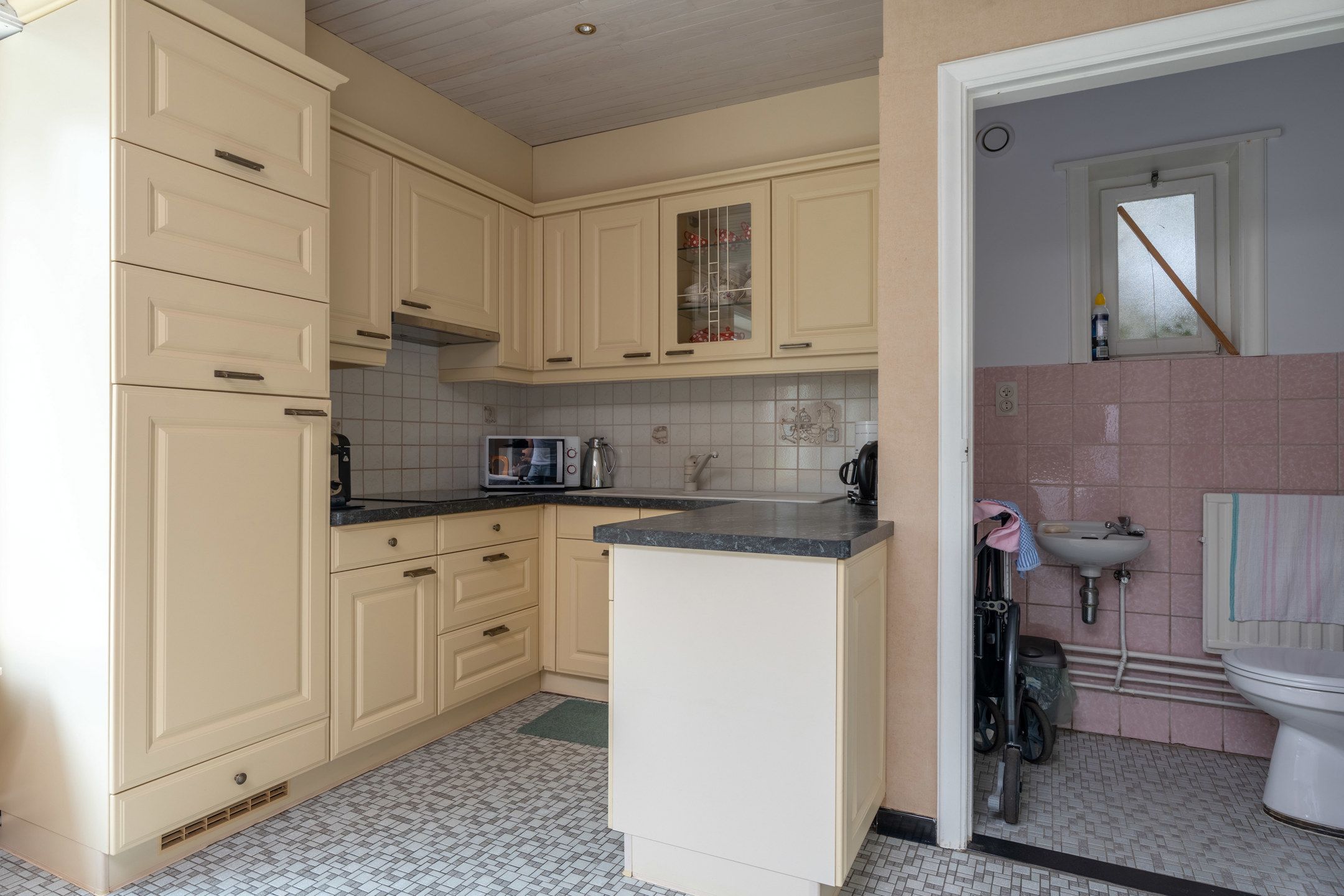 Te renoveren gezinswoning (196m²) op perceel van 1.943m². foto 15