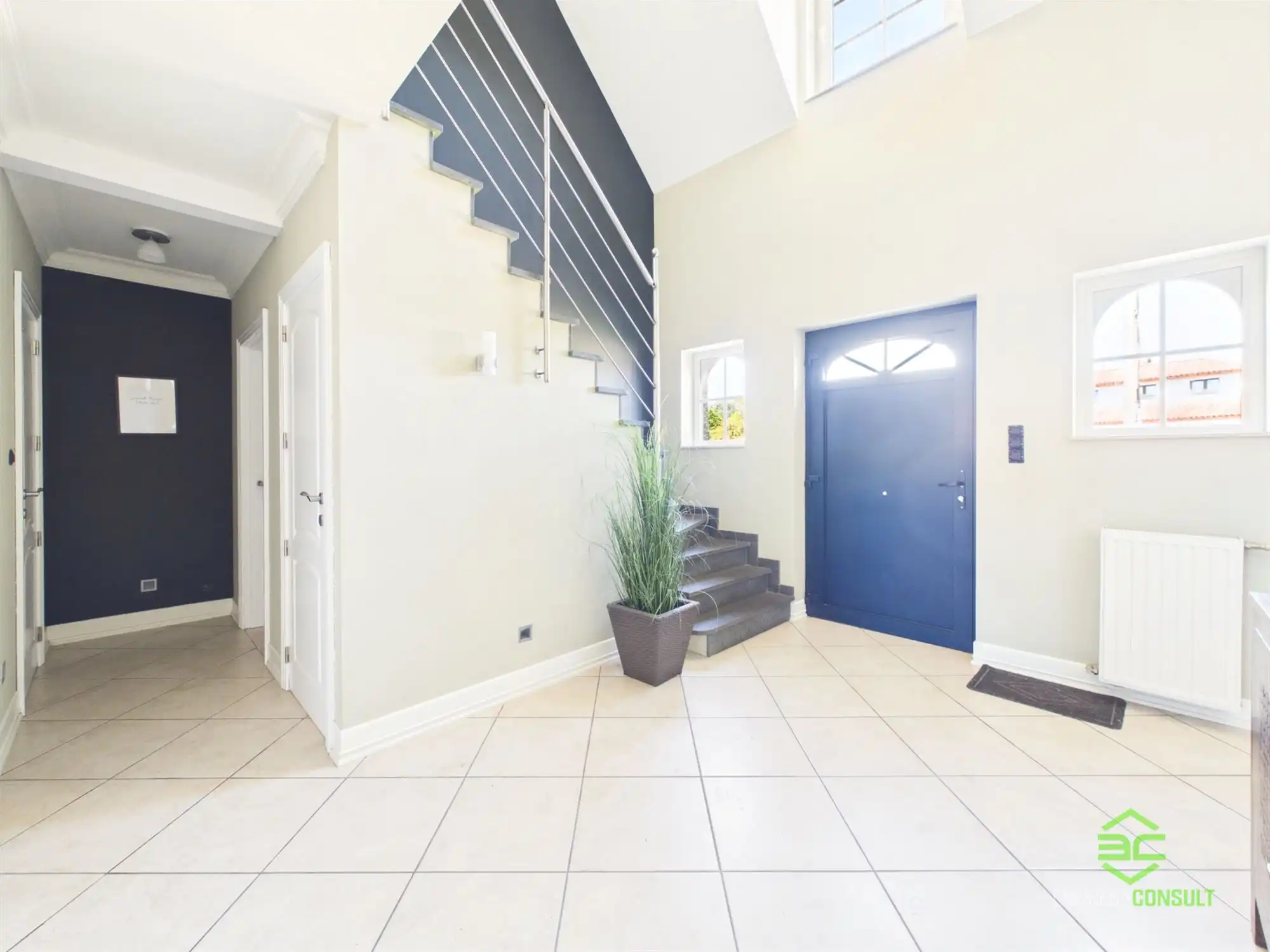 Ruime woning met 4/5 slpk en dubbele garage op 12a 50ca! foto 4