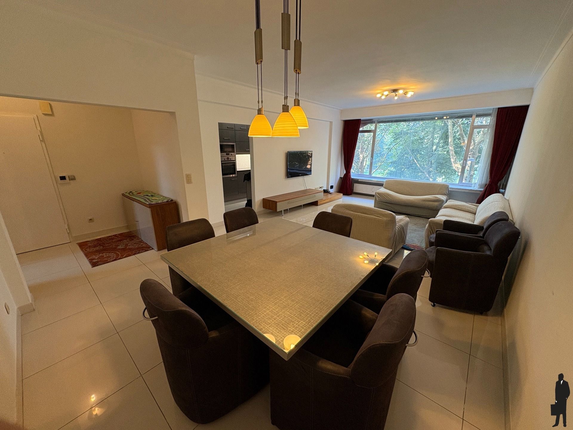 Gemeubeld instapklaar 3-slaapkamer appartement te huur foto 2