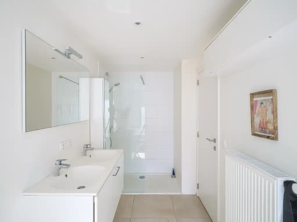 Hoekwoning met aangenaam volumespel, 3 slaapkamers, aparte fietsenberging en twee zongerichte terrassen, gelegen in de omgeving van Portus Ganda. foto 15