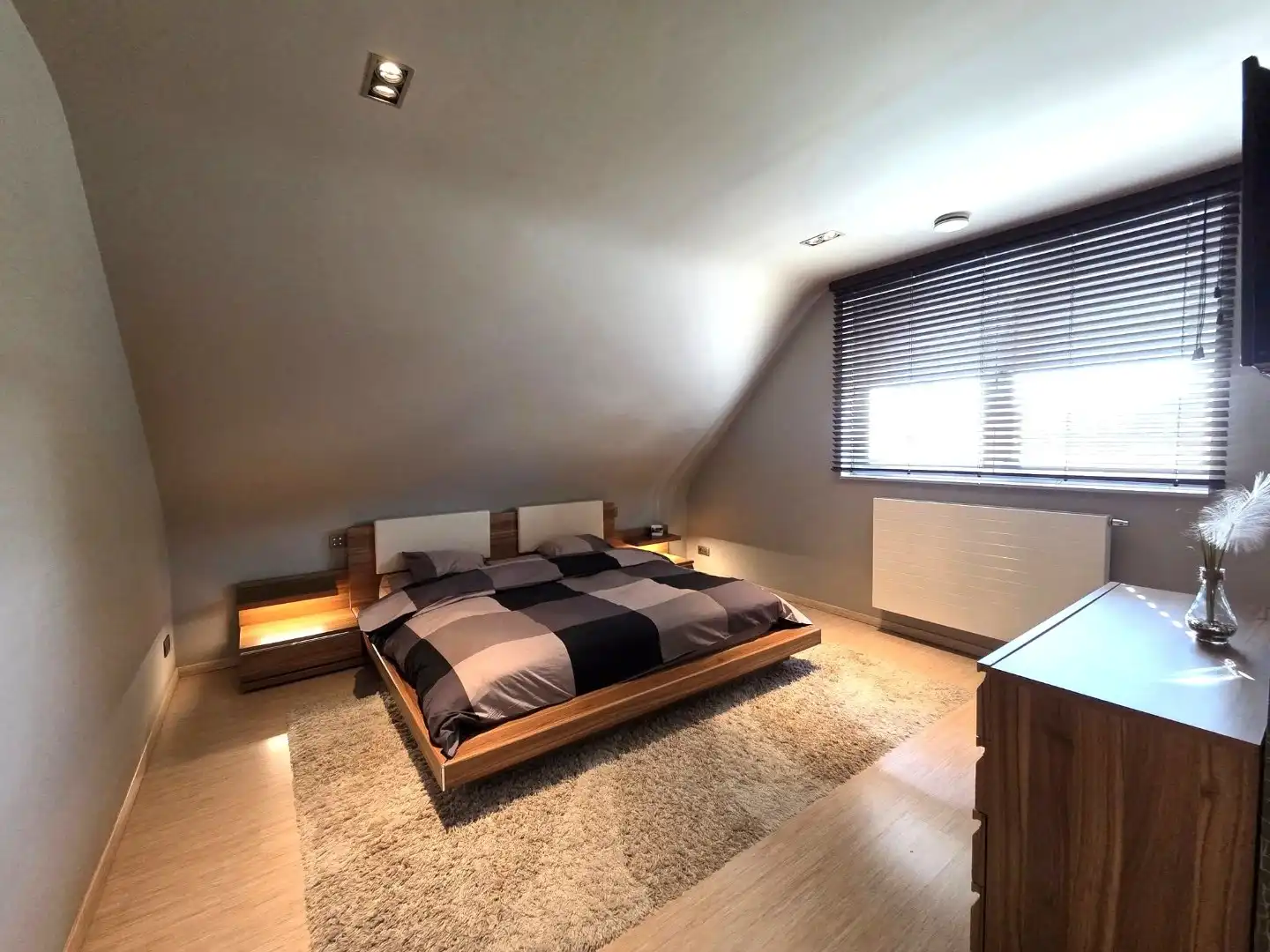 Schitterende villa op 17are 30ca, gelegen op bijna het einde van deze schitterende woonwijk. foto 17