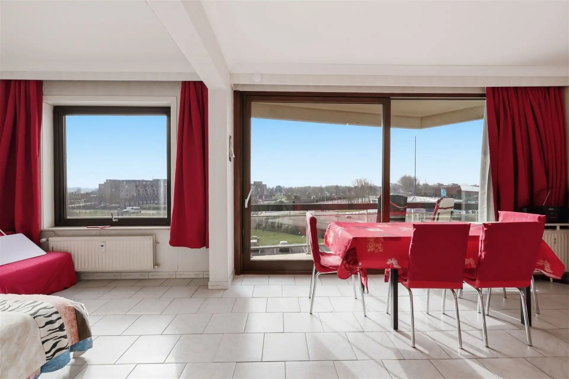 ZONNIG / VLAK AAN ZEEDIJK foto 4