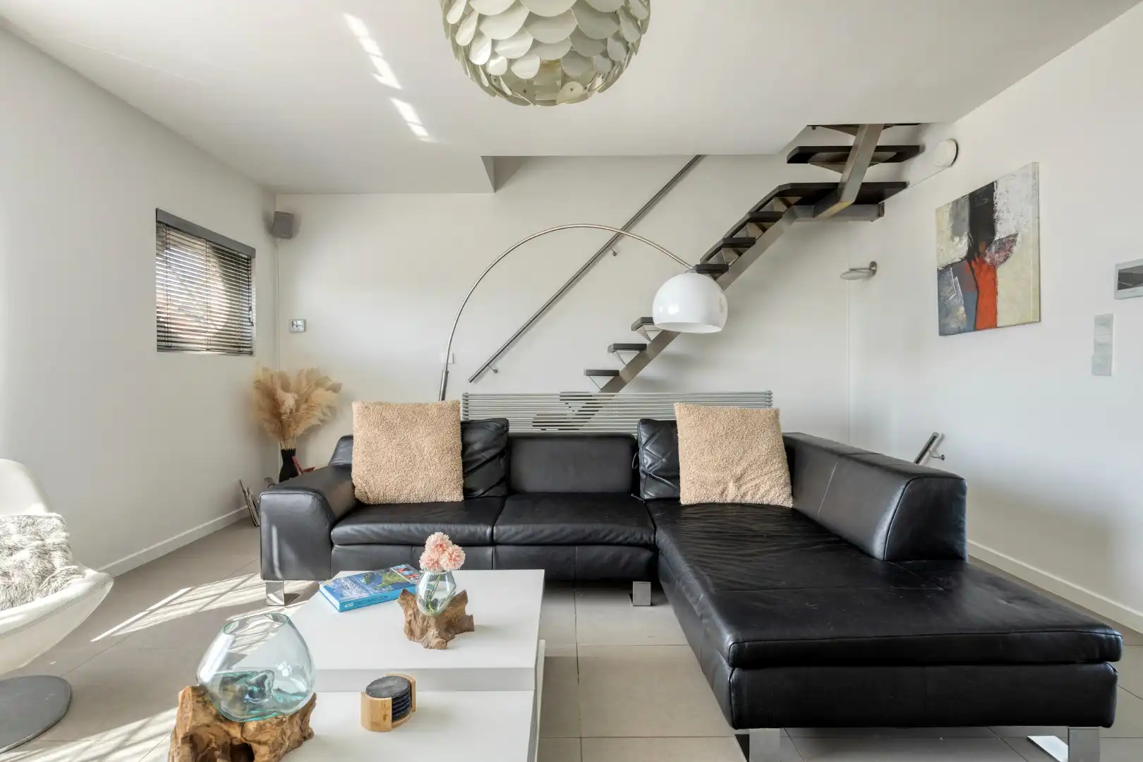 Mooie bel-etage woning van 234 m² bew.opp. op 344 m² grond. foto 2