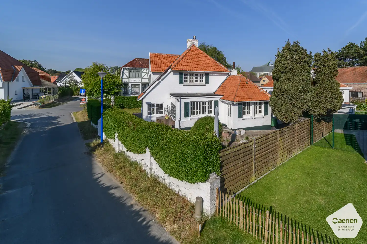 Alleenstaande hoekvilla met zongerichte tuin nabij zee – Koksijde foto {{pictureIndex}}