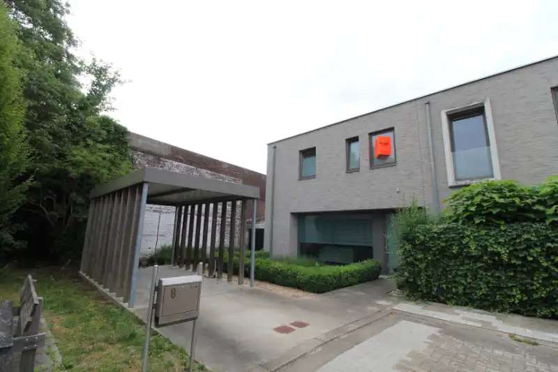 Recente halfopen woning in Heule foto {{pictureIndex}}