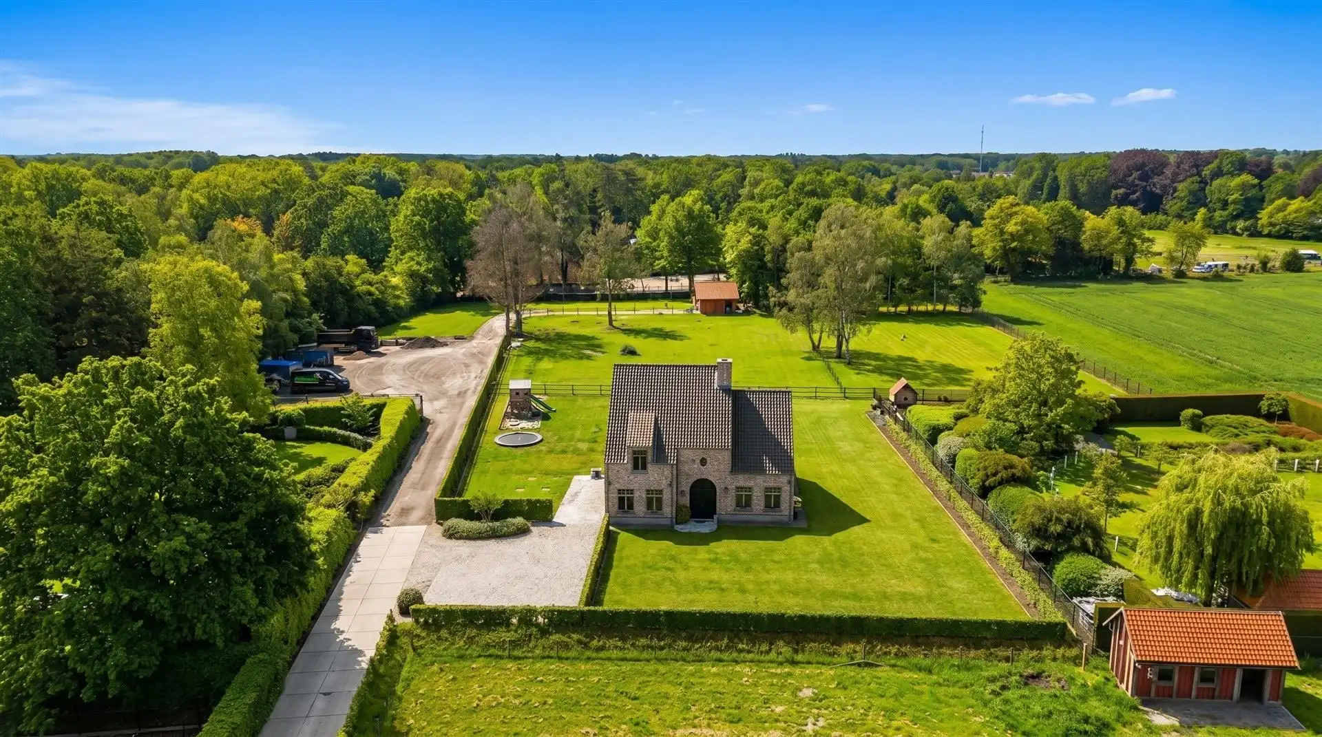 Energiezuinige villa met 4 slpk op een perceel groter dan 1 hectare foto 2