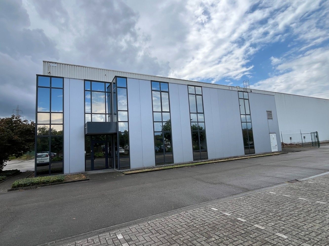 7012m² magazijn met luifel foto 15