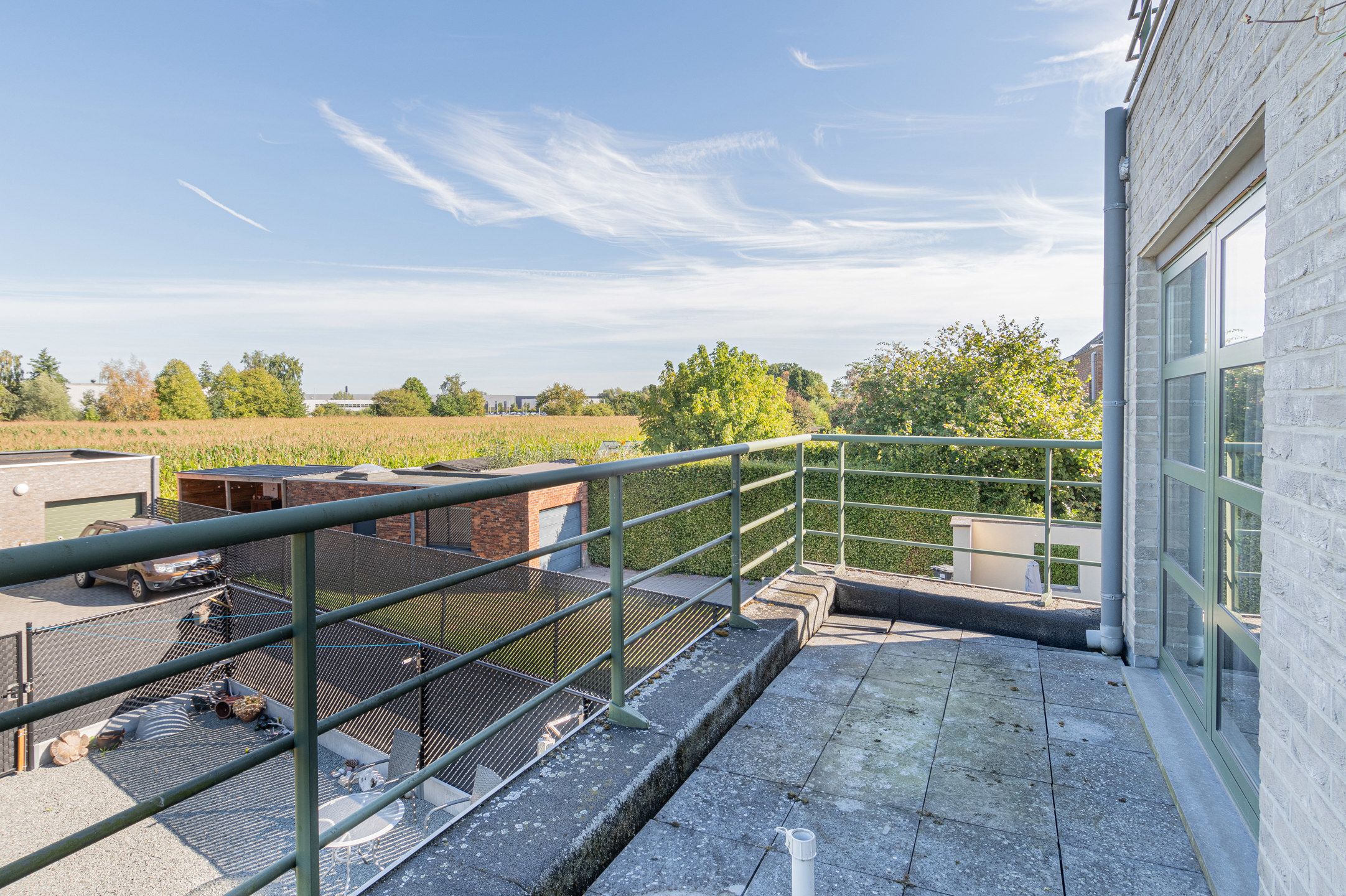 Leuk gelegen 2slpk appartement met terras en garage foto 11