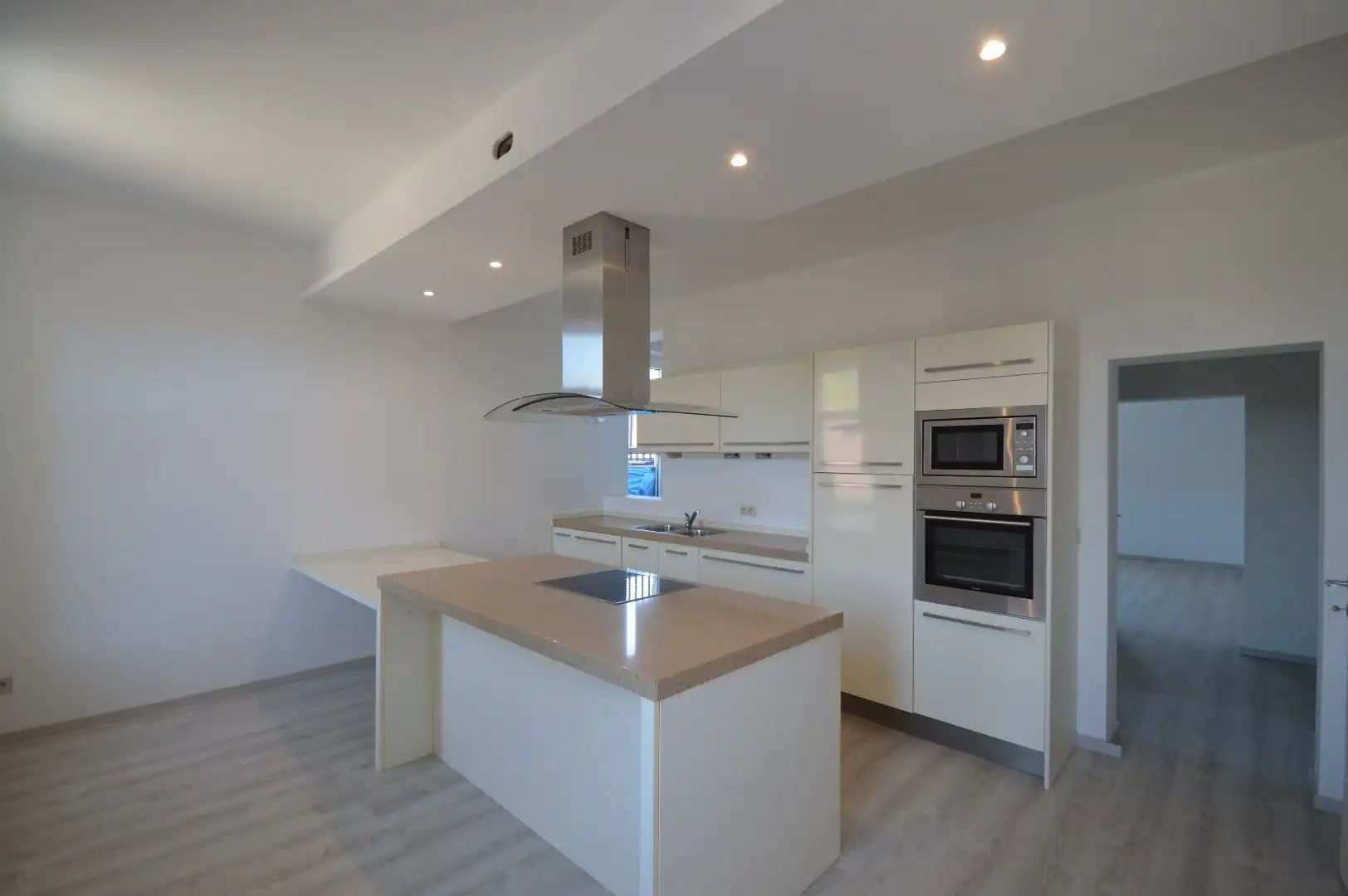 Uniek en luxueus duplex appartement (169 m²) met dakterras in de prachtig gerestaureerde historische "Hof de Mean" foto 3