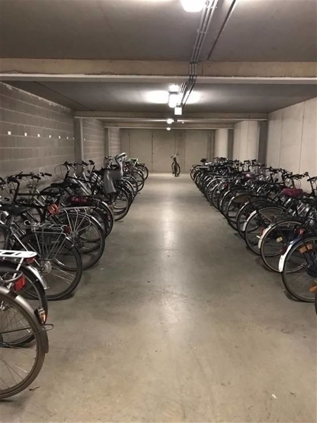 Moderne studentenkamer met eigen sanitair! foto 10