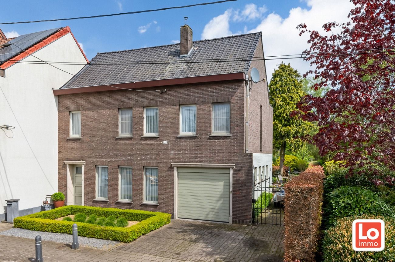 VERKOCHT! Prachtig onderhouden woning met 4 slpks op een terrein van 913m² foto 1