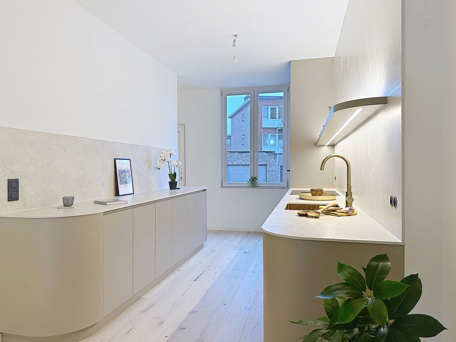 Stijlvol gerenoveerde arbeiderswoning met moderne allure foto 15