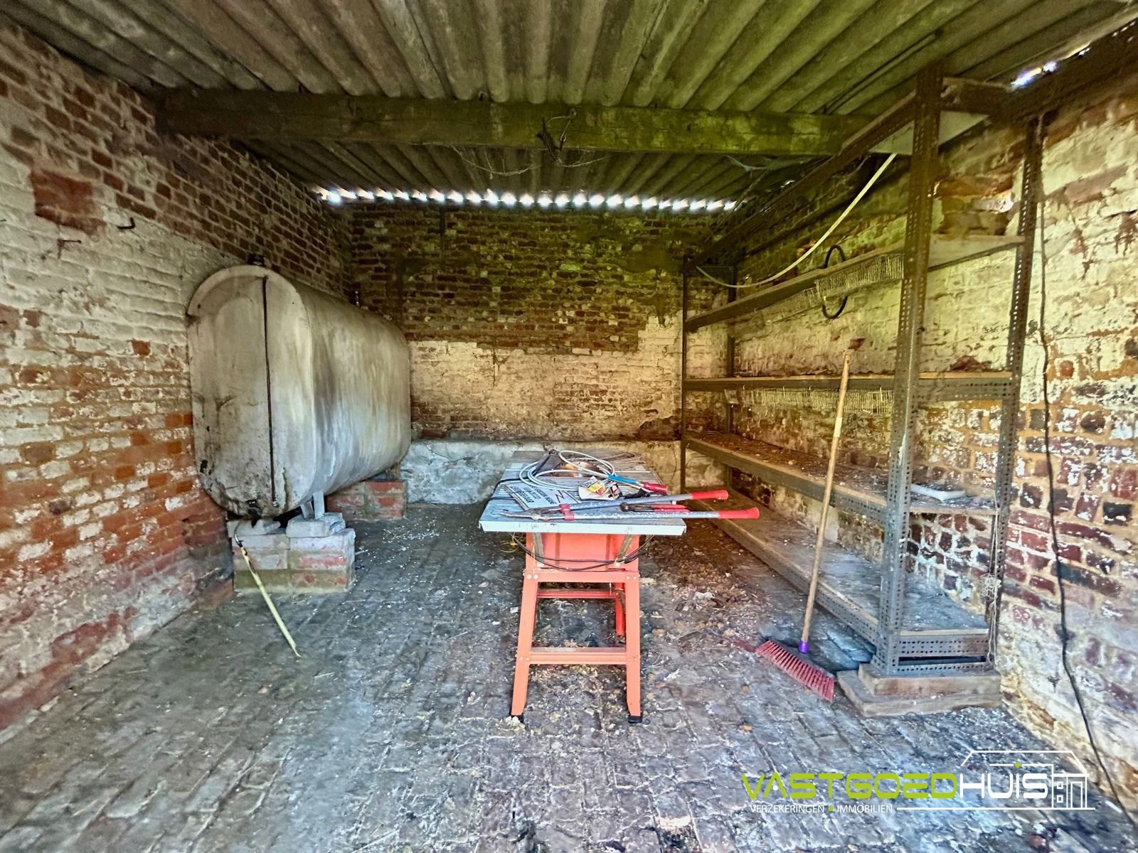 -ONDER OPTIE- Charmante, te renoveren gezinswoning  foto 27