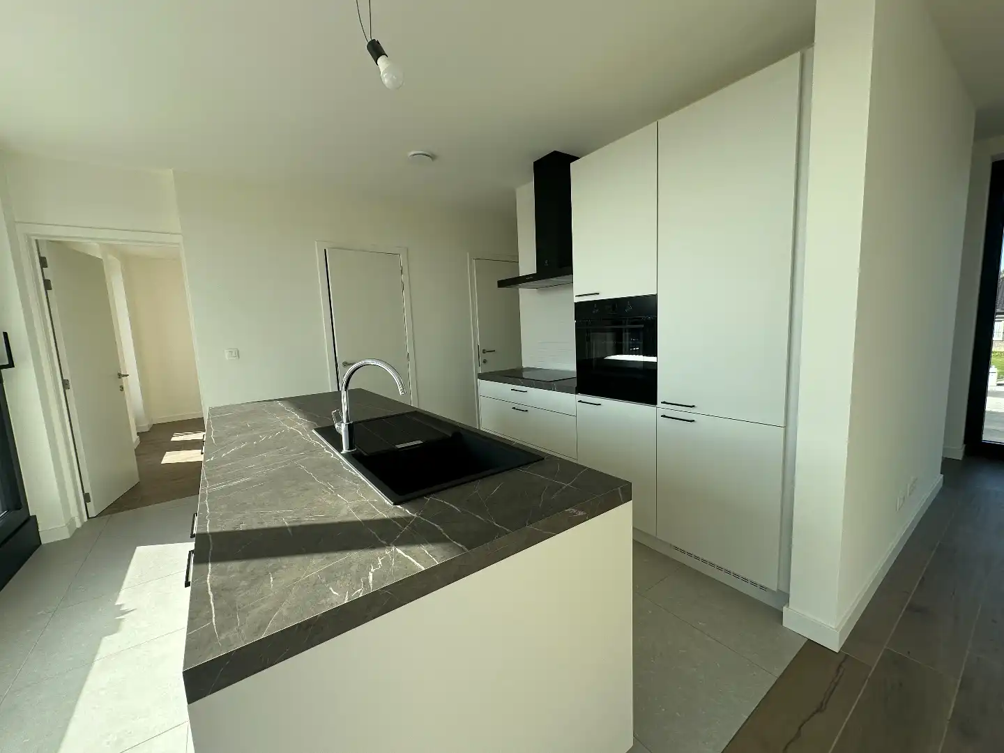 Prachtig nieuwbouwappartement op de 1ste verdieping met riant terras. foto 3