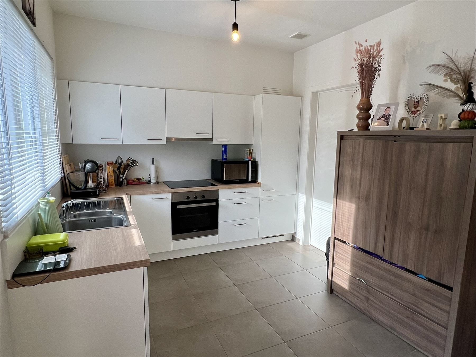 Supergezellige nieuwwoning met  garage en tuin foto 2