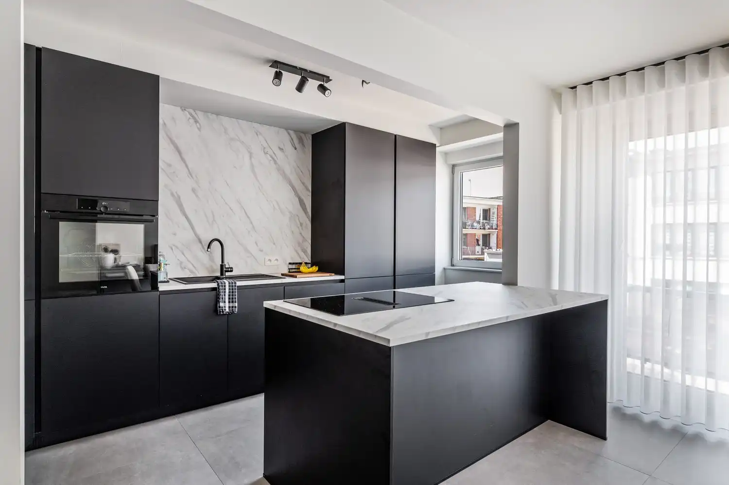 Hoogwaardig gerenoveerd appartement in Deurne! foto 2