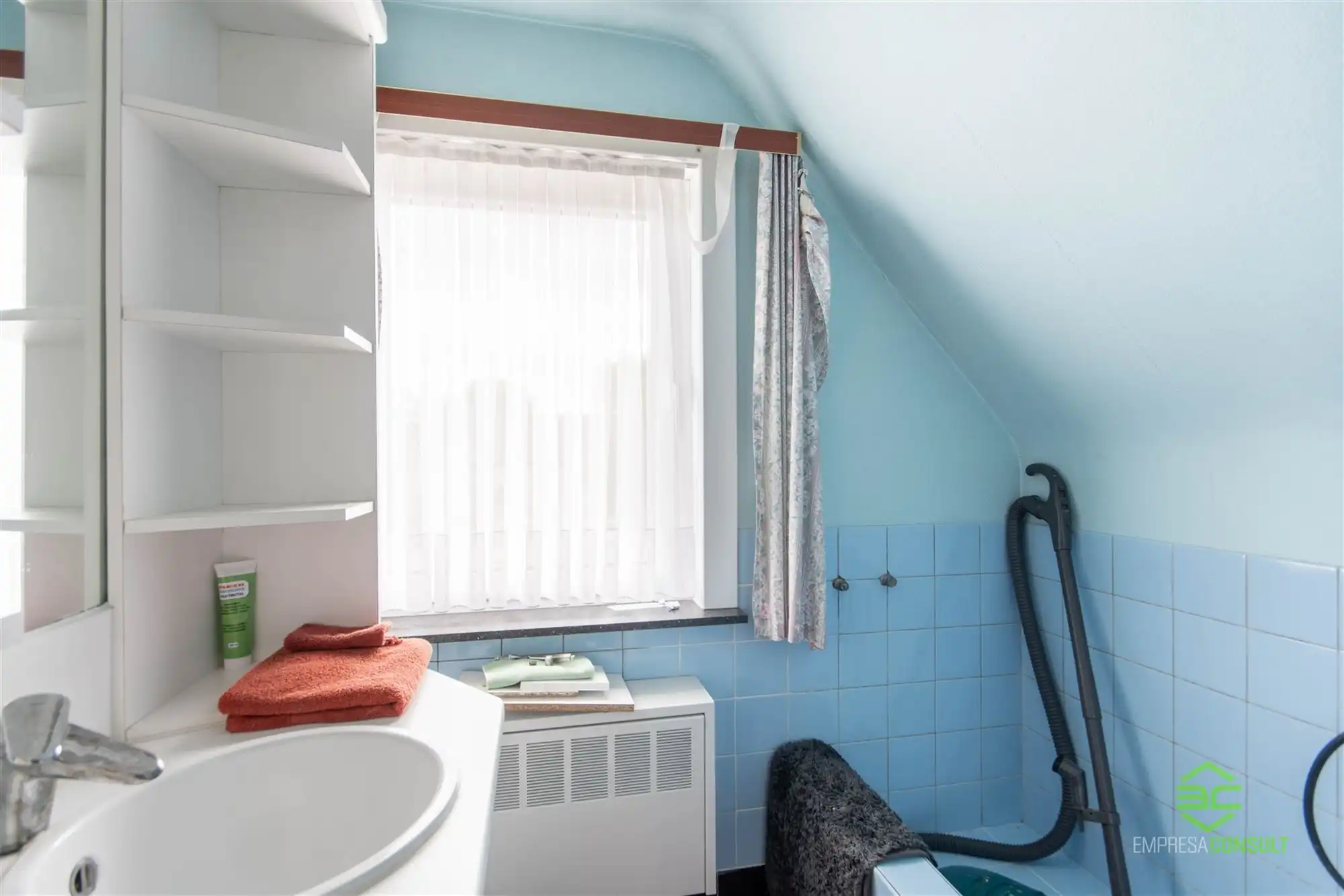 Zeer ruime gezinswoning met achtergelegen loods van 125m²! foto 12