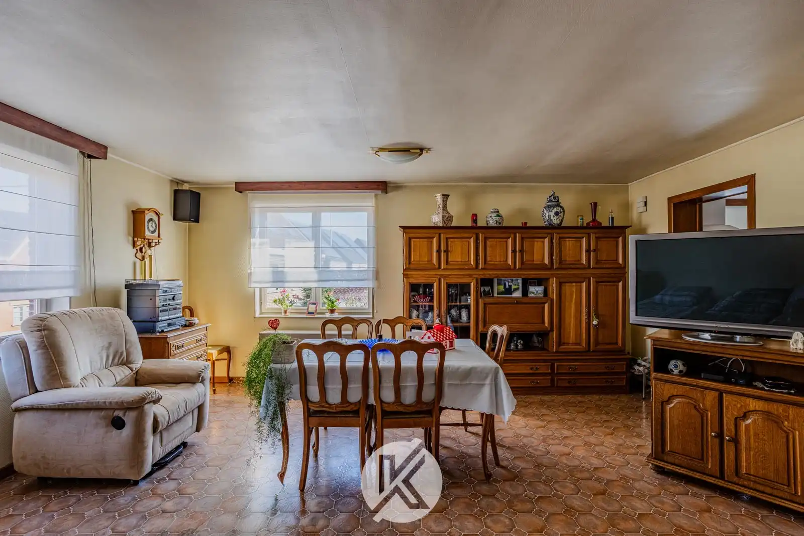 Ruime halfopen bebouwing op strategische locatie foto 19