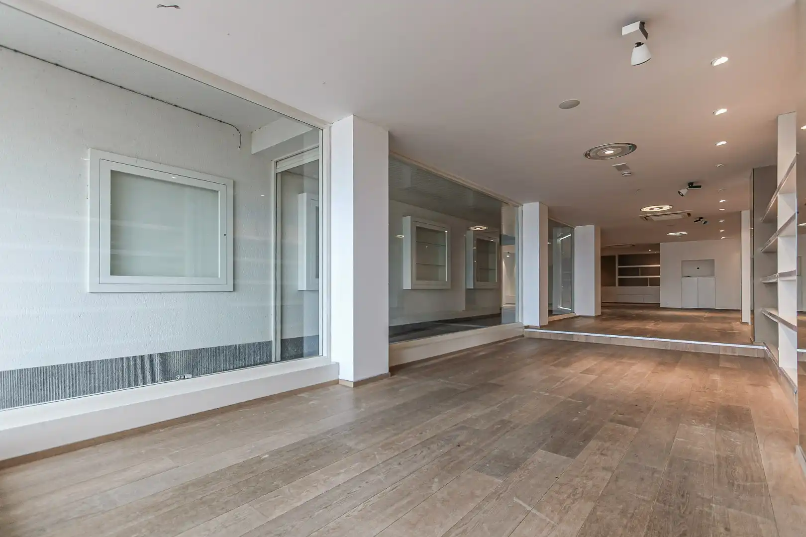 Verhuurd winkel te koop van 471 m² te Zeedijk  678-679 foto 10
