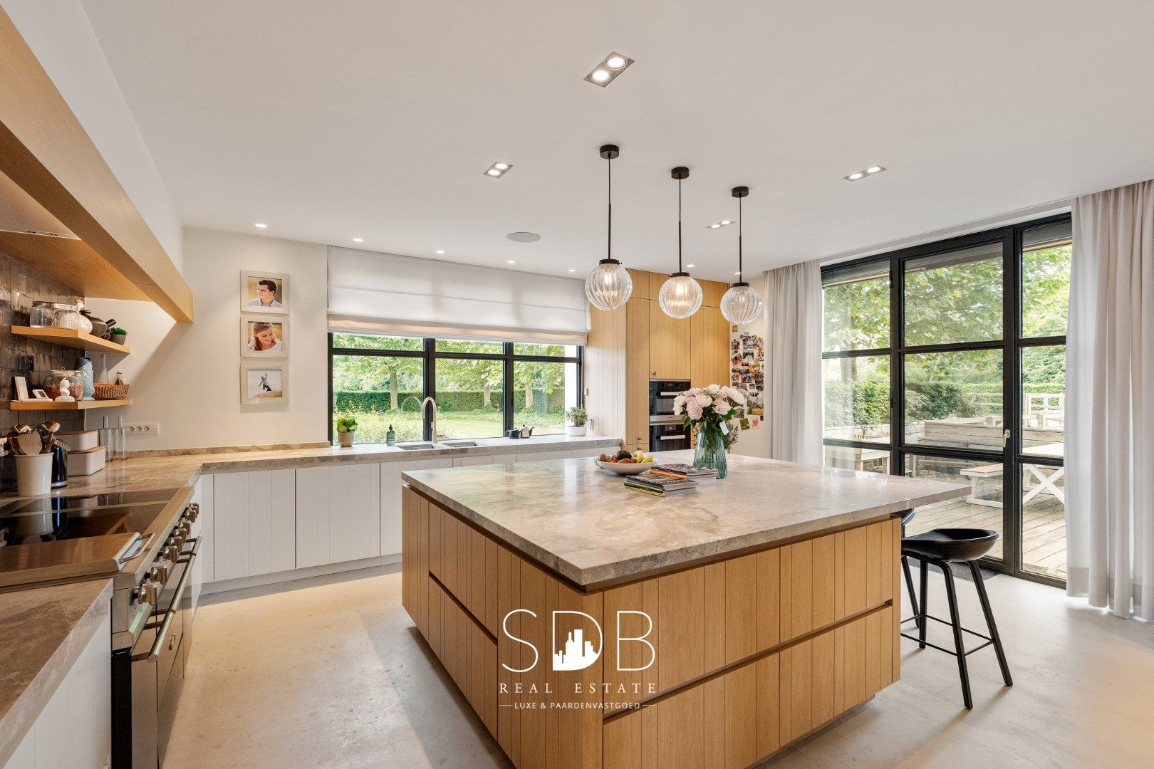 Prachtige villa met hippische accommodatie en graslanden op +/- 23 ha foto 15