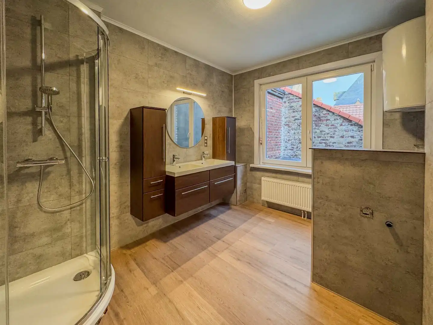 Verrassend ruime woning met 3 slaapkamers en polyvalente ruimte. foto 4